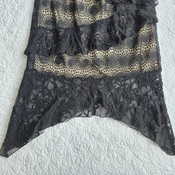 Adiva Crochet And Lace Ruffle Black Skirt With Curve Pointed Hem - Picture 3 of 10